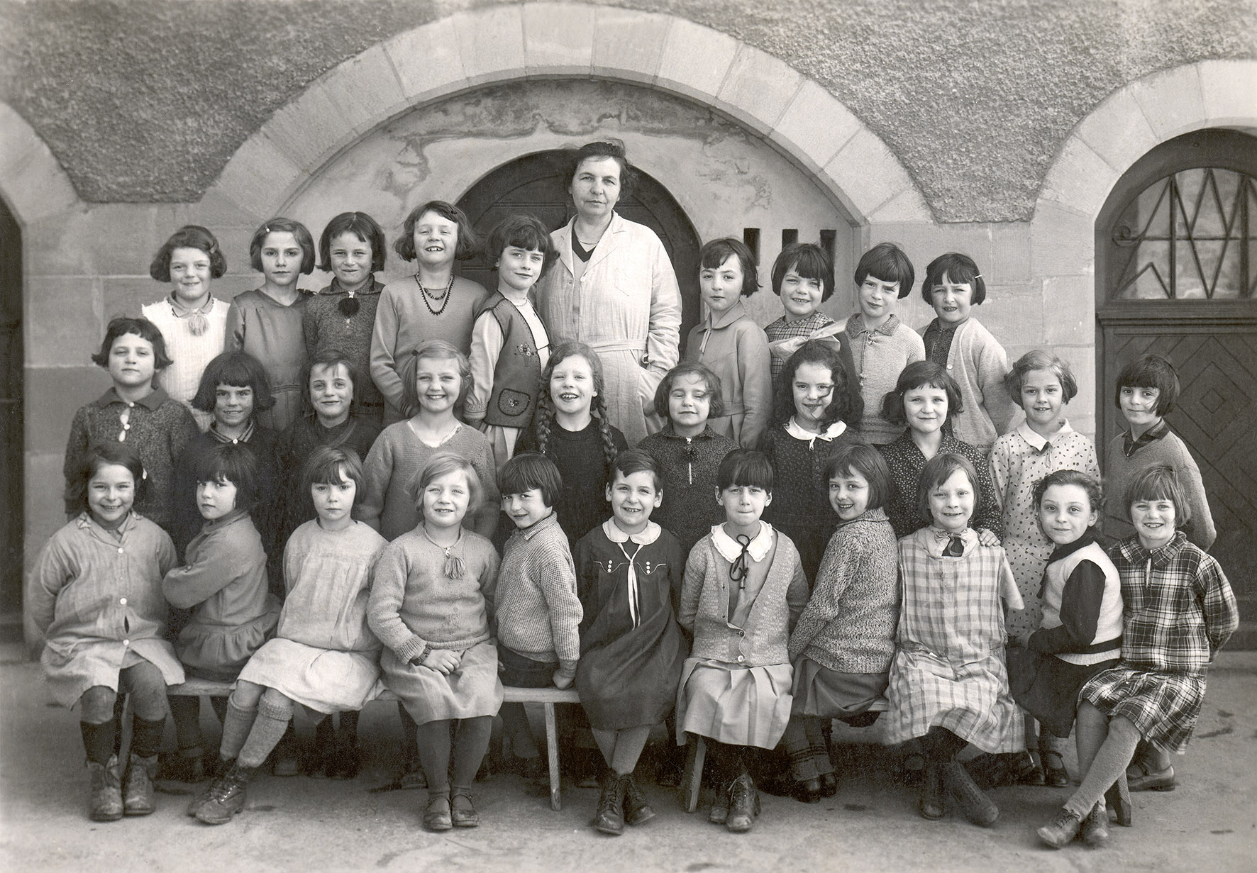 photo de classe primaire, 8e filles, école La Madeleine à Lausanne