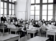 Classe terminale primaire, collège de St-Roch à Lausanne, maître inconnu (dossier Francis Clerc).