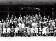Ensemble du corps enseignant du collège de Béthusy en 1963.